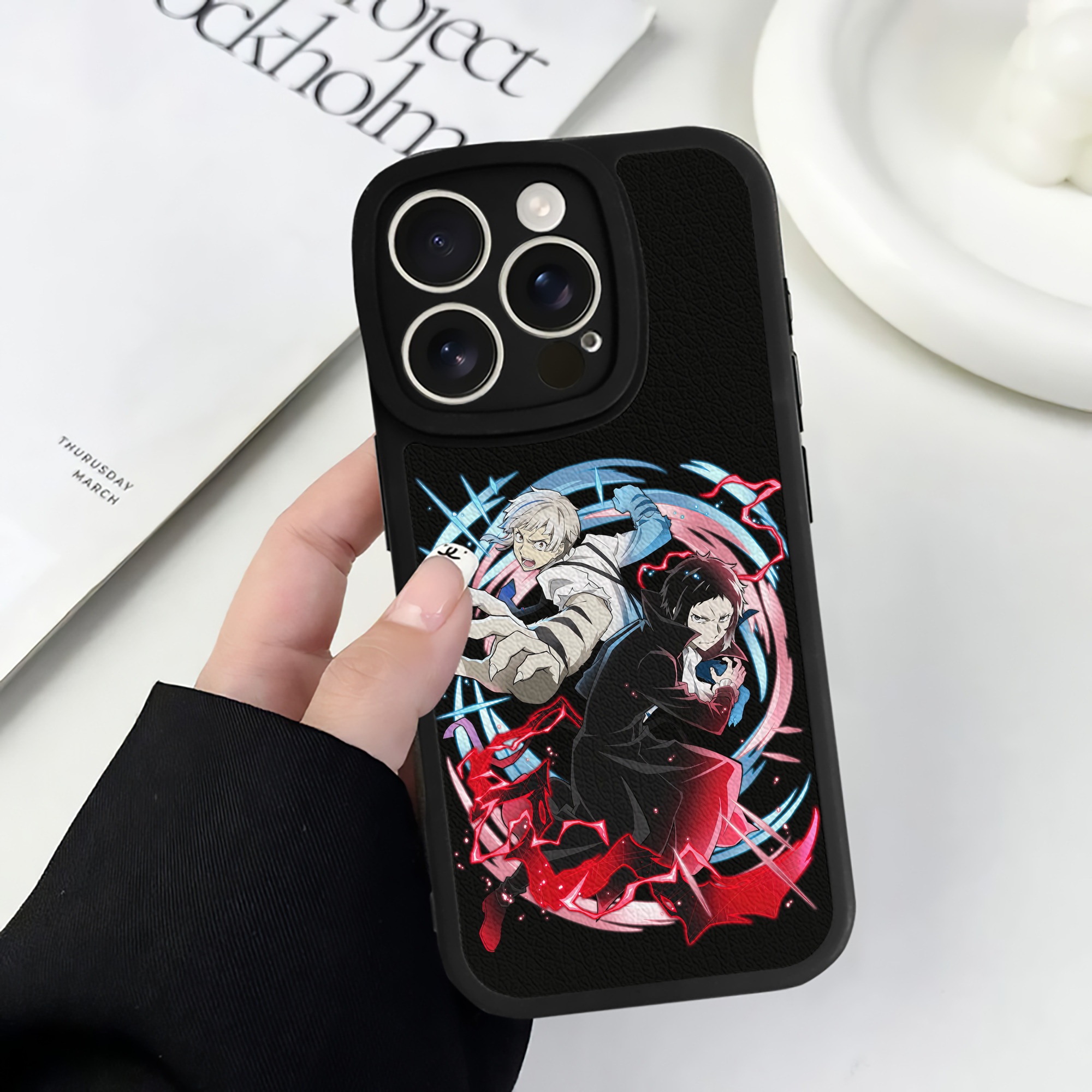 （画像用） 文豪ストレイドッグス Bungo Stray Dogs 【iPhone 16シリーズ対応】シリコンスマホケース（レザー調） 材質：シリコン